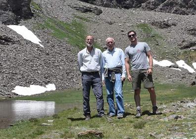 Imagen secundaria 1 - laserpitium longiradium, la más amenazada de Granada; los autores del estudio, Miguel Cueto, Gabriel Blanca, Julián Funetes y Leonardo Gutiérrez 