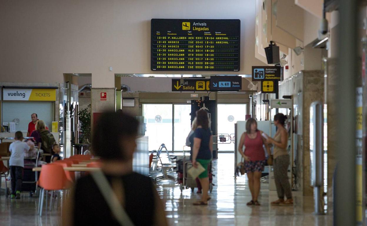 Vueling elimina la conexión con París: ¿a qué ciudades puedes volar desde Granada?