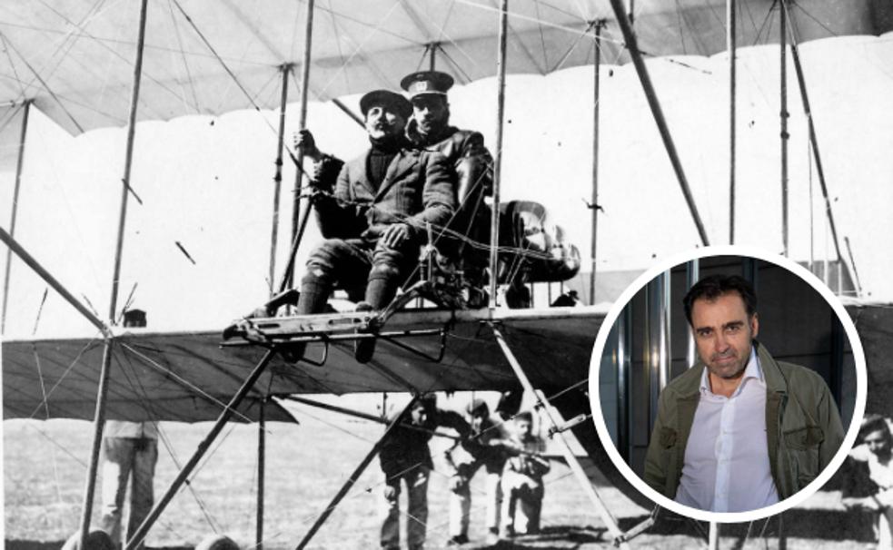 El instructor Geo Osmont con el aviador granadino, Emilio Herrera Linares durante una clase. 