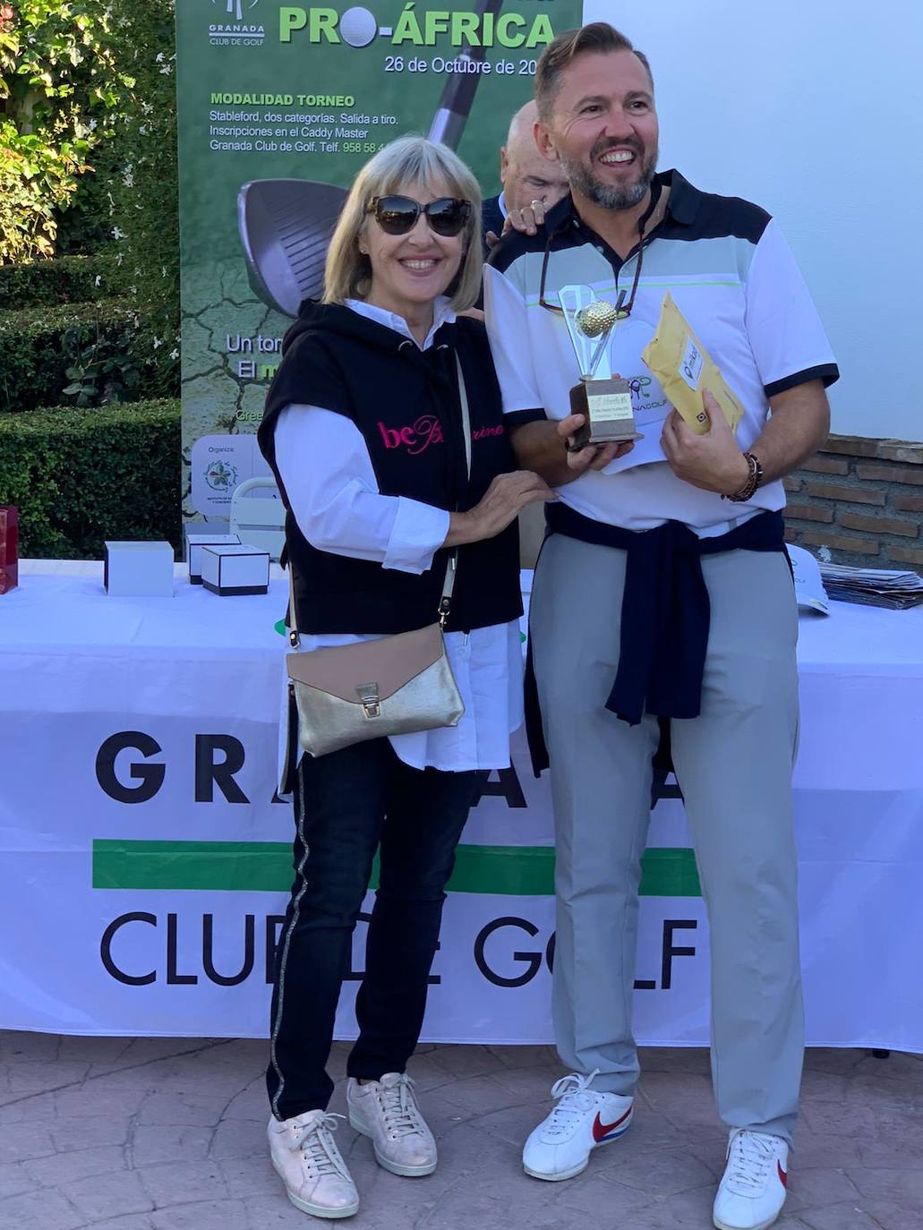 Entrega de premios a los ganadores. 