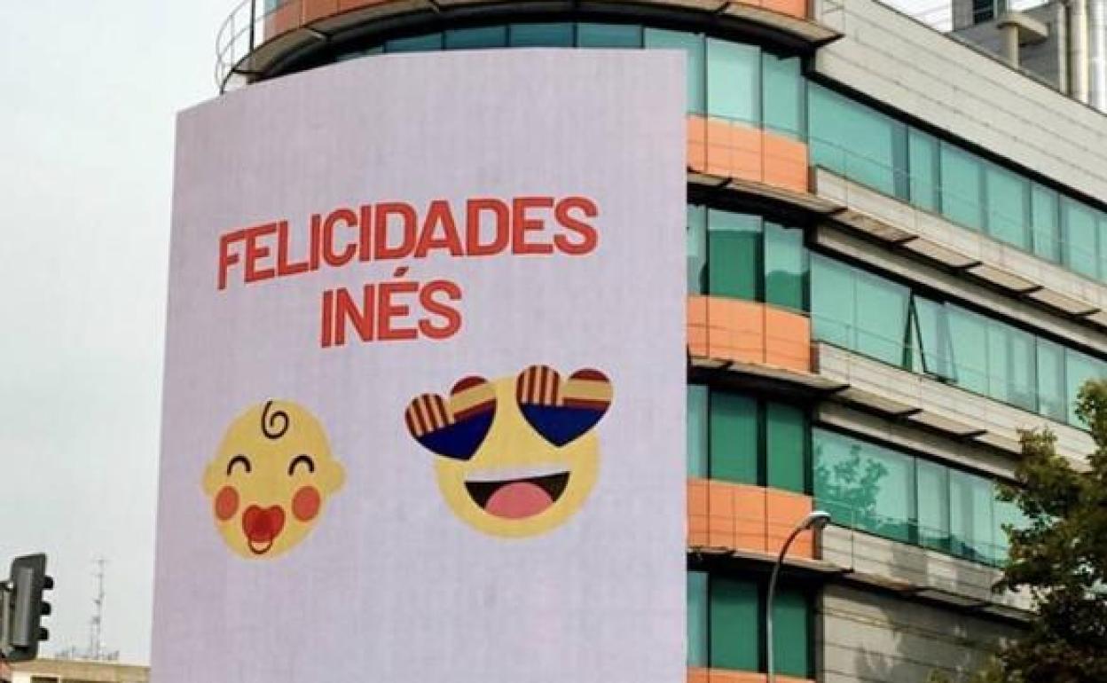 Ciudadanos dedica la fachada de su sede a Inés Arrimadas por su embarazo