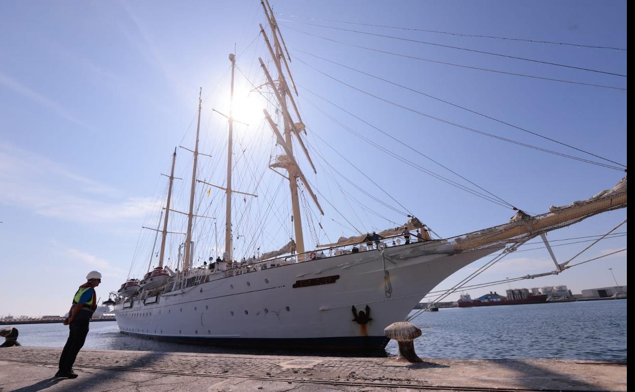 Veleros de lujo en Granada: atracan en Motril en solo 48 horas