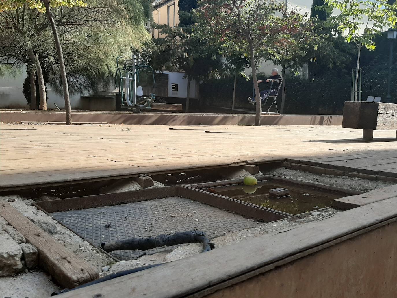 Fotos: Este es el mal estado del parque del Cuarto Real de Granada