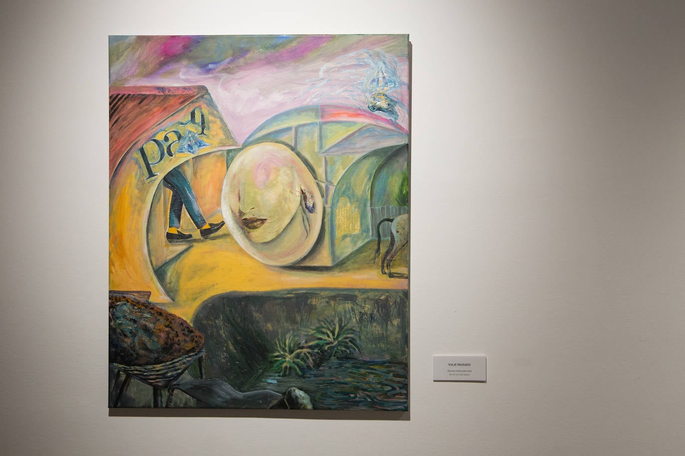 La muestra, denominada 'Poetas desafectos, excéntricos romeros', se compone de 60 piezas entre pinturas, esculturas y dibujos y se puede visitar en Armilla 