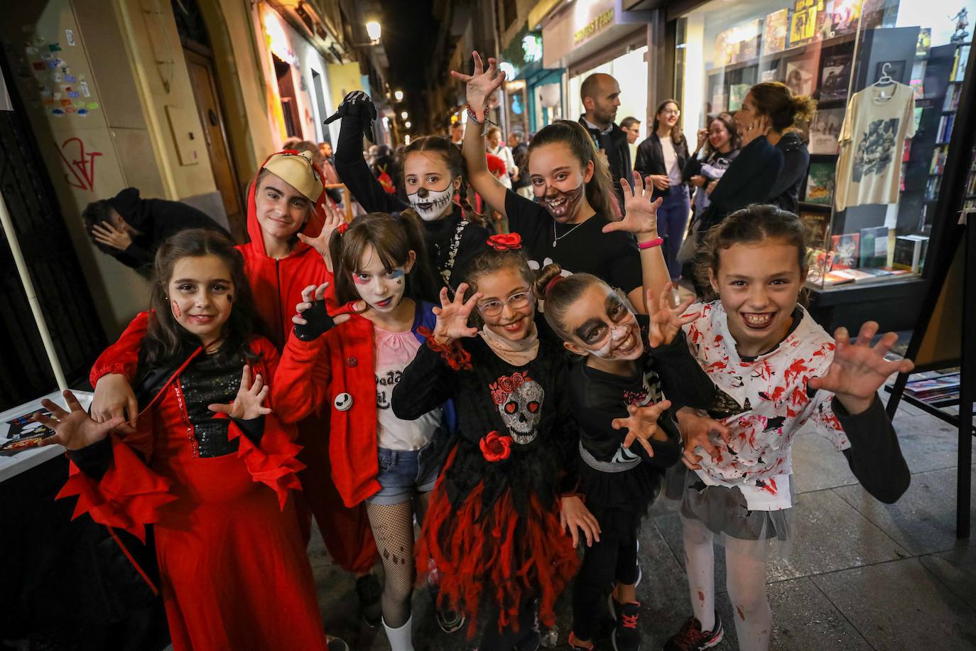 Granada se lanza a la calle a celebrar Halloween.