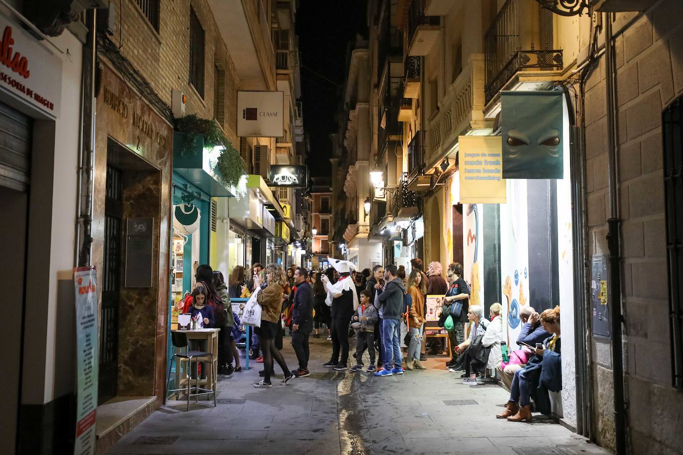 Granada se lanza a la calle a celebrar Halloween.