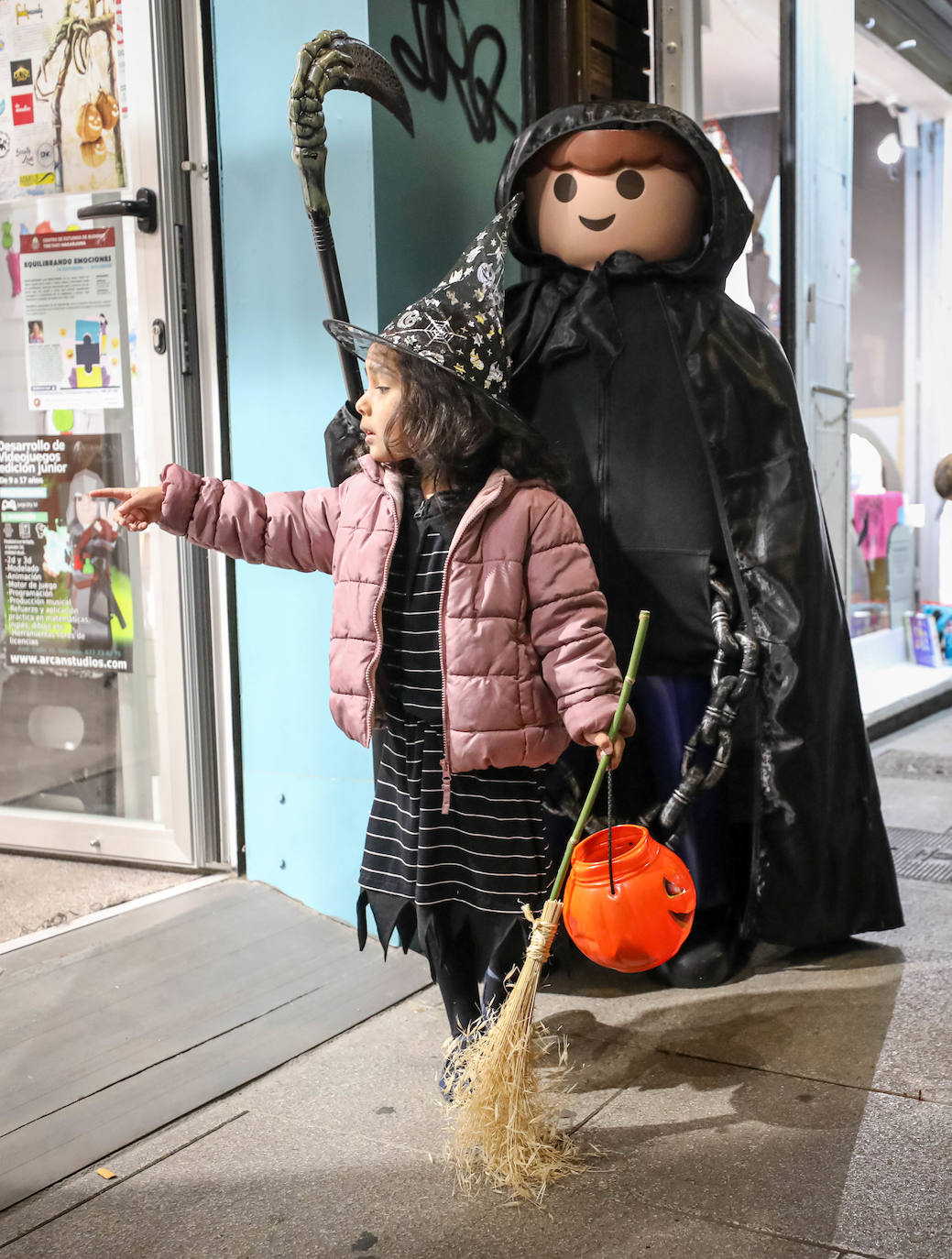 Granada se lanza a la calle a celebrar Halloween.