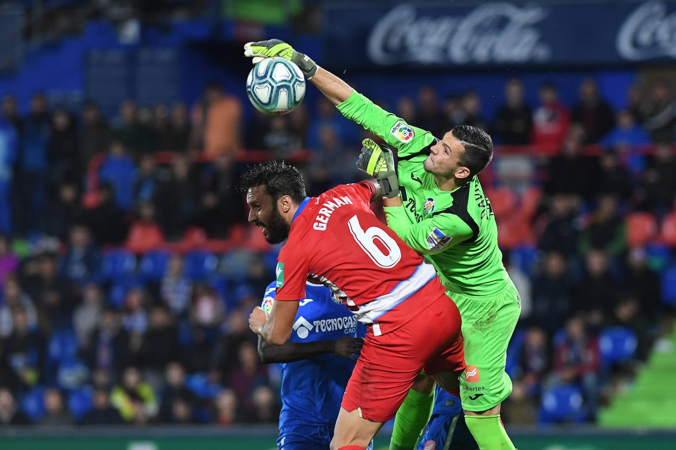 Las mejores instantáneas del choque en el Coliseum Alfonso Pérez