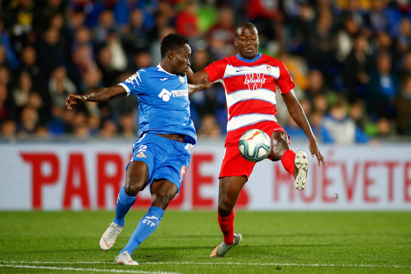 Las mejores instantáneas del choque en el Coliseum Alfonso Pérez