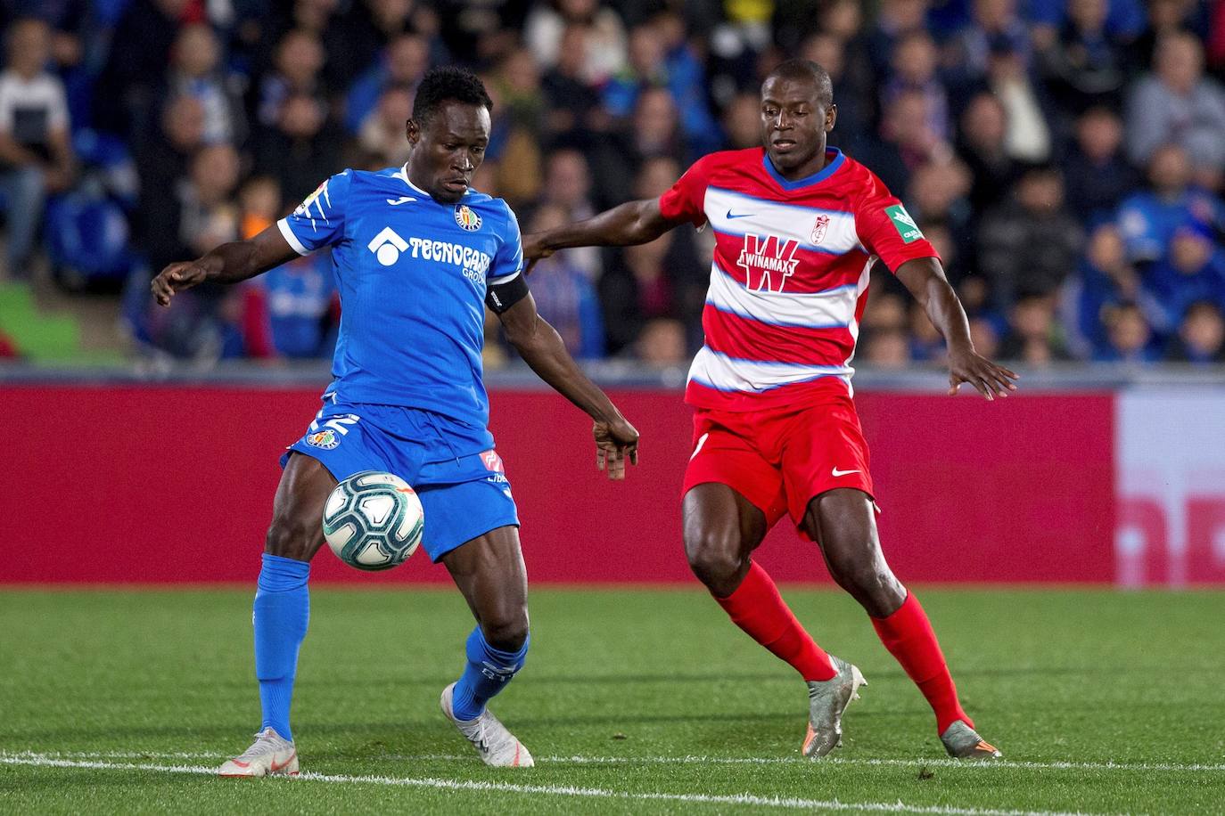 Las mejores instantáneas del choque en el Coliseum Alfonso Pérez
