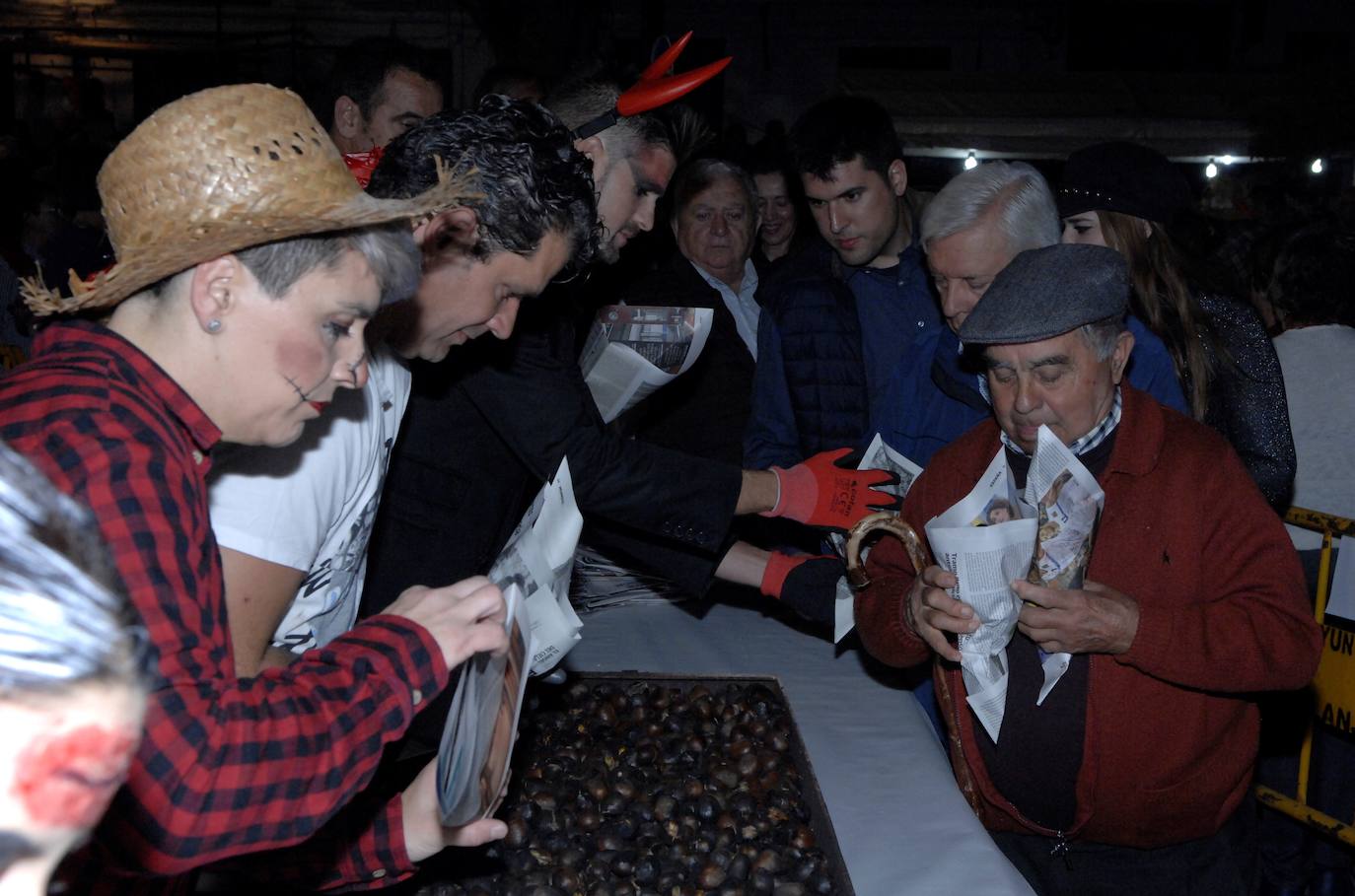 800 kilos de castañas asadas con leña se han degustado en la tradicional Fiesta de la Castaña de Lanjarón
