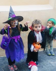 Imagen secundaria 2 - Los más pequeños fueron los que más disfrutaron de Halloween.