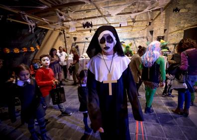 Imagen secundaria 1 - Los más pequeños fueron los que más disfrutaron de Halloween.