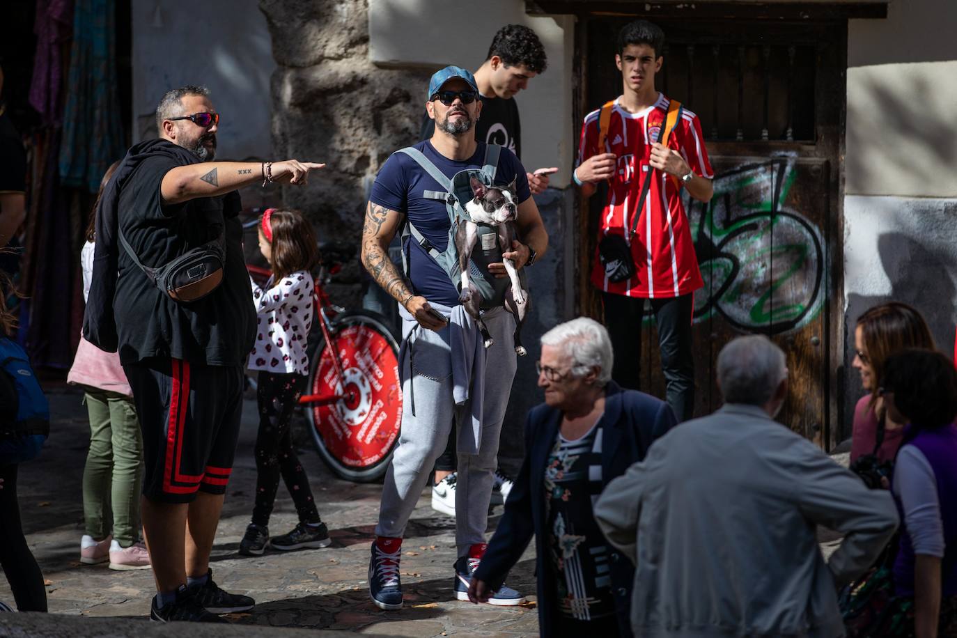 La Alcaicería, a rebosar de gente a lo largo de la jornada de hoy.