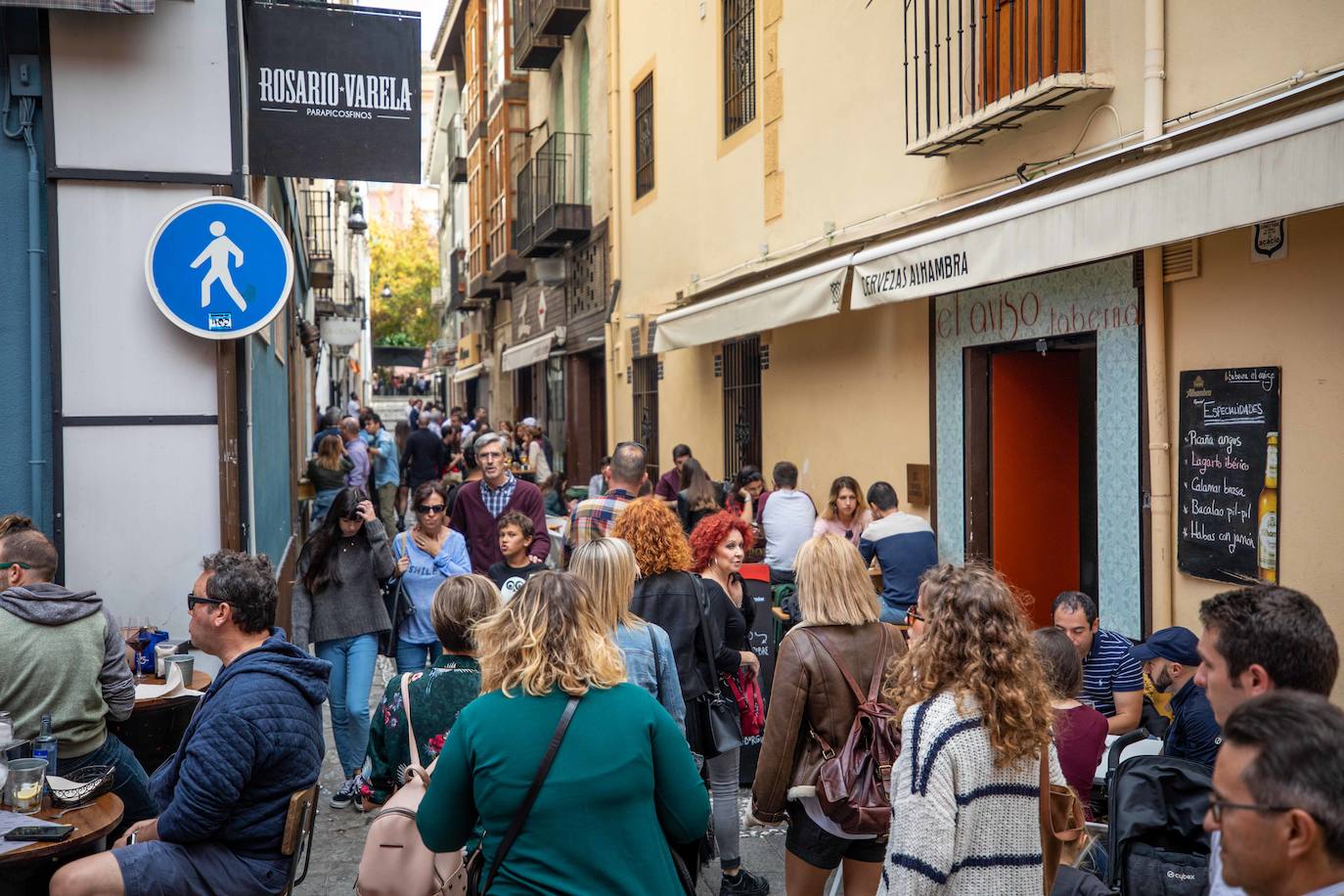 La Alcaicería, a rebosar de gente a lo largo de la jornada de hoy.
