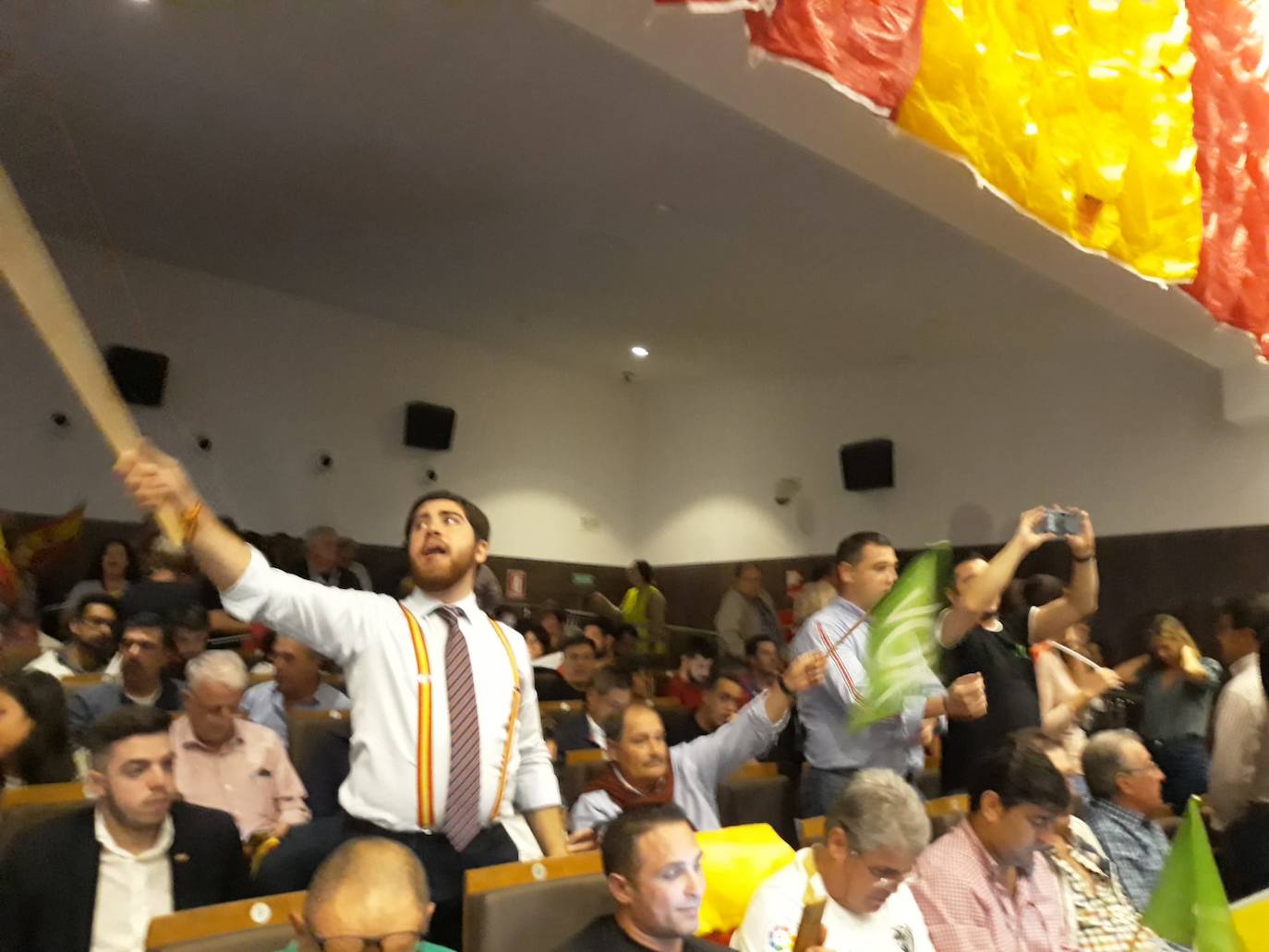 Decenas de motrileños se han congregado para recibir al político madrileño