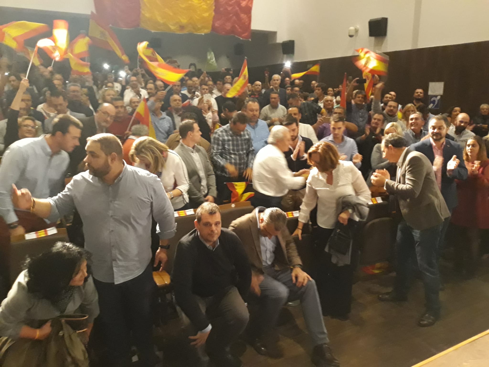 Decenas de motrileños se han congregado para recibir al político madrileño