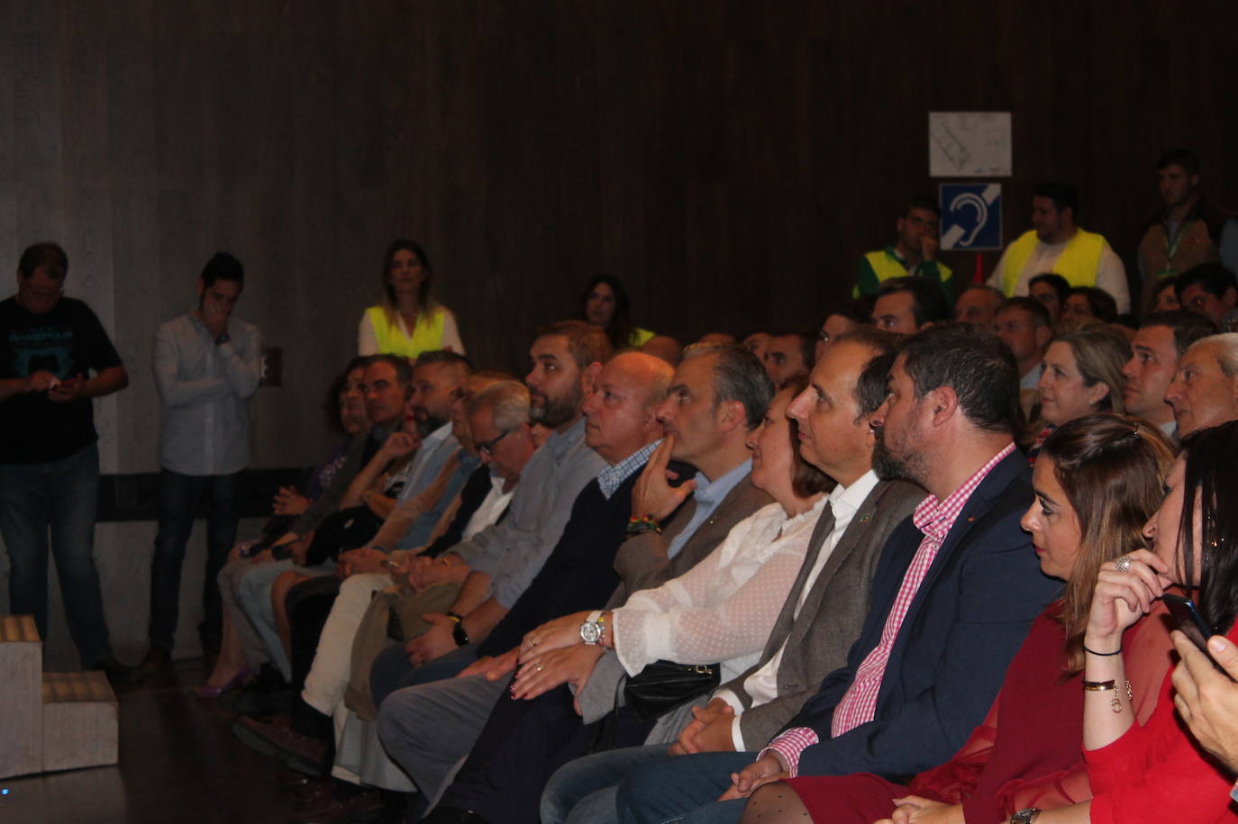 Decenas de motrileños se han congregado para recibir al político madrileño