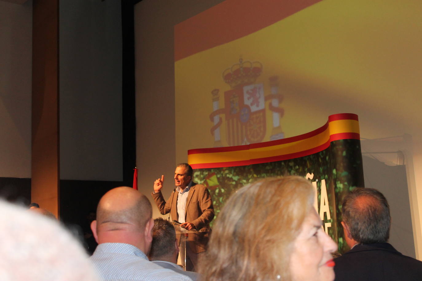 Decenas de motrileños se han congregado para recibir al político madrileño