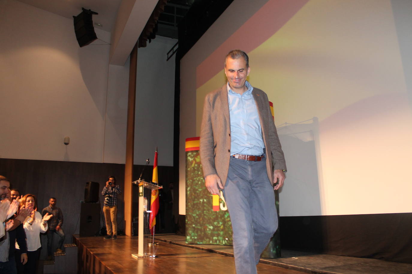 Decenas de motrileños se han congregado para recibir al político madrileño