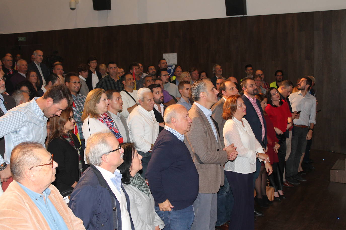 Decenas de motrileños se han congregado para recibir al político madrileño