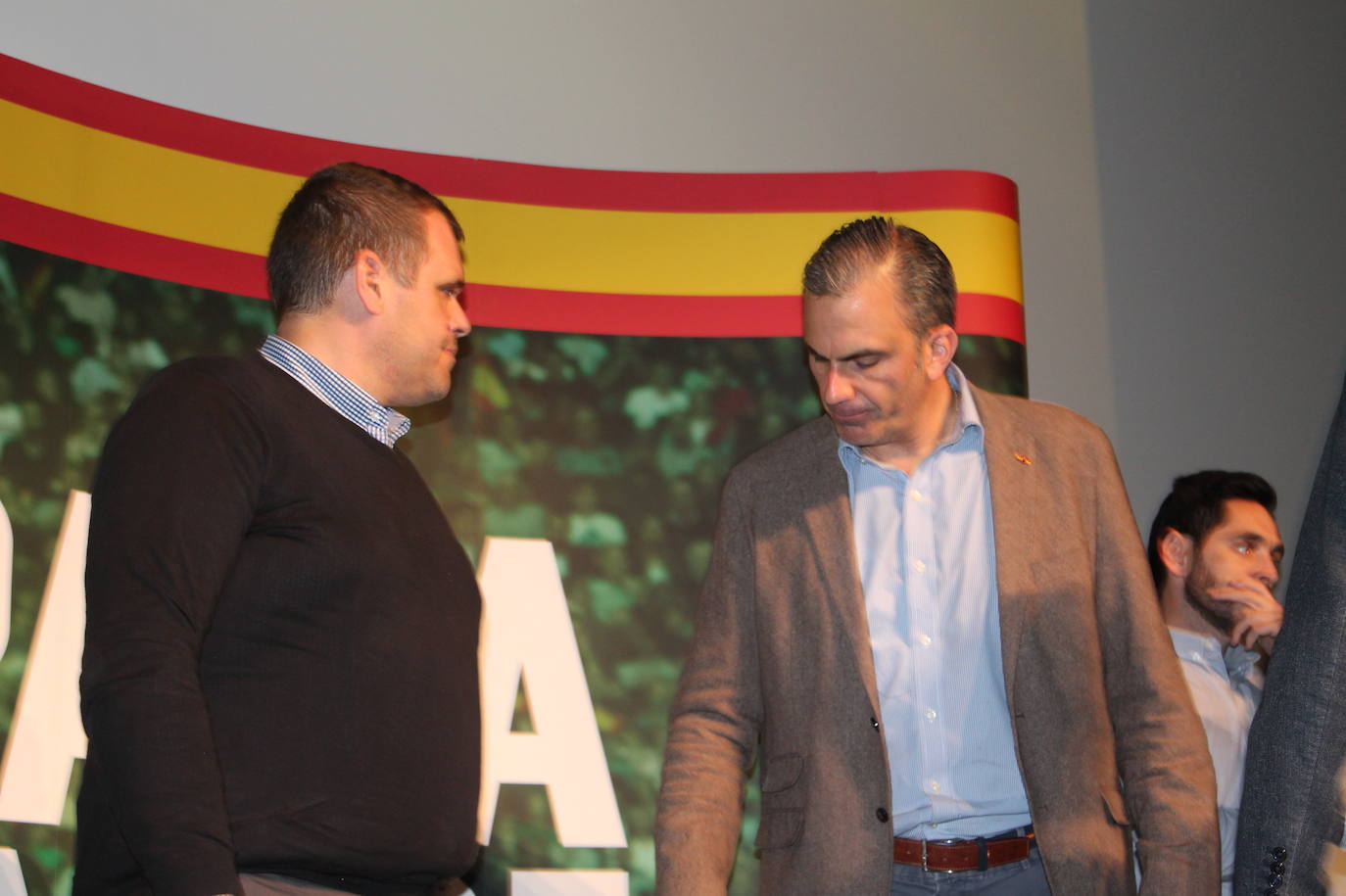 Decenas de motrileños se han congregado para recibir al político madrileño