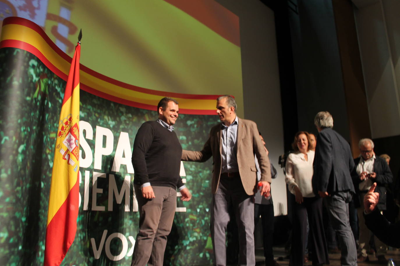 Decenas de motrileños se han congregado para recibir al político madrileño