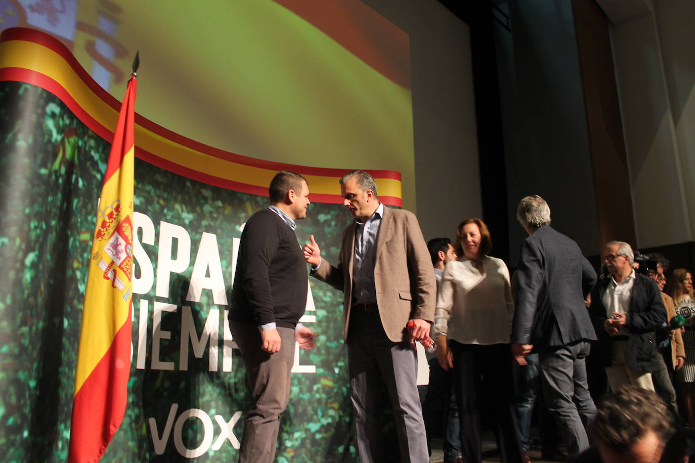 Decenas de motrileños se han congregado para recibir al político madrileño