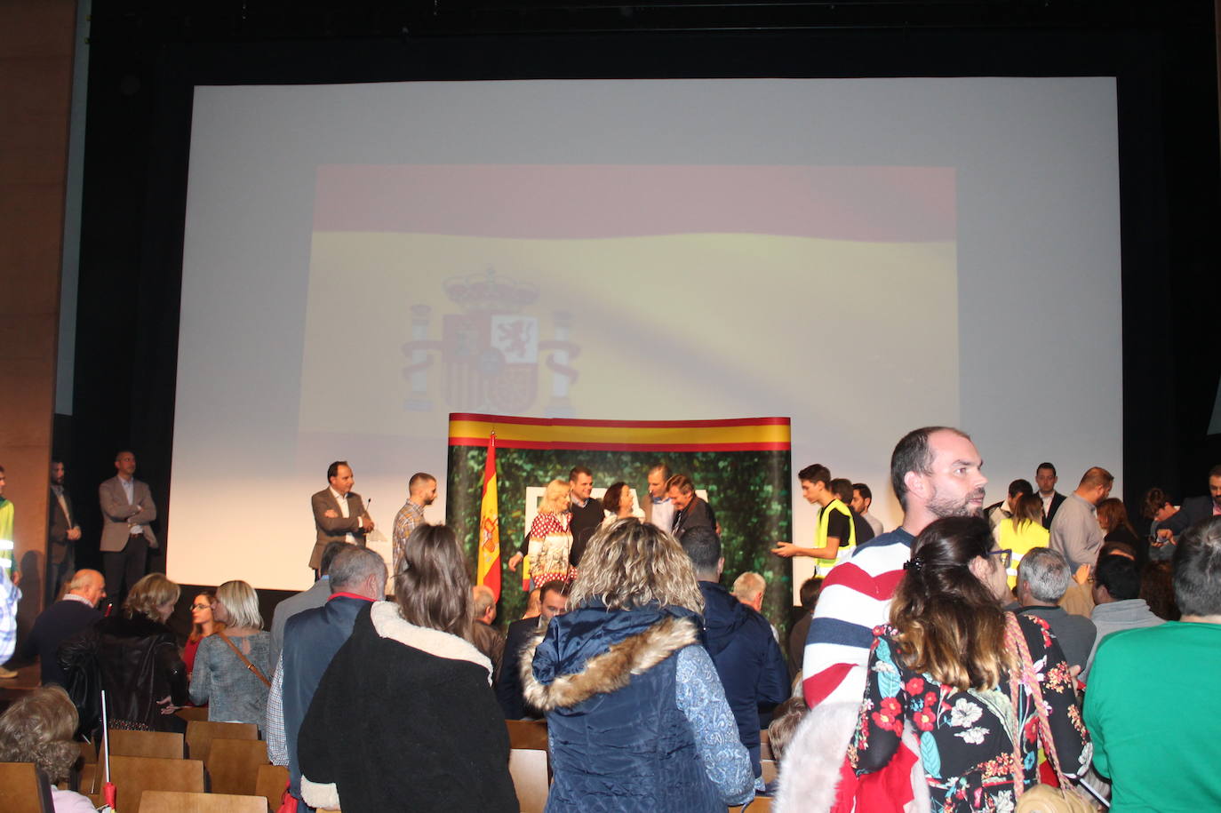 Decenas de motrileños se han congregado para recibir al político madrileño