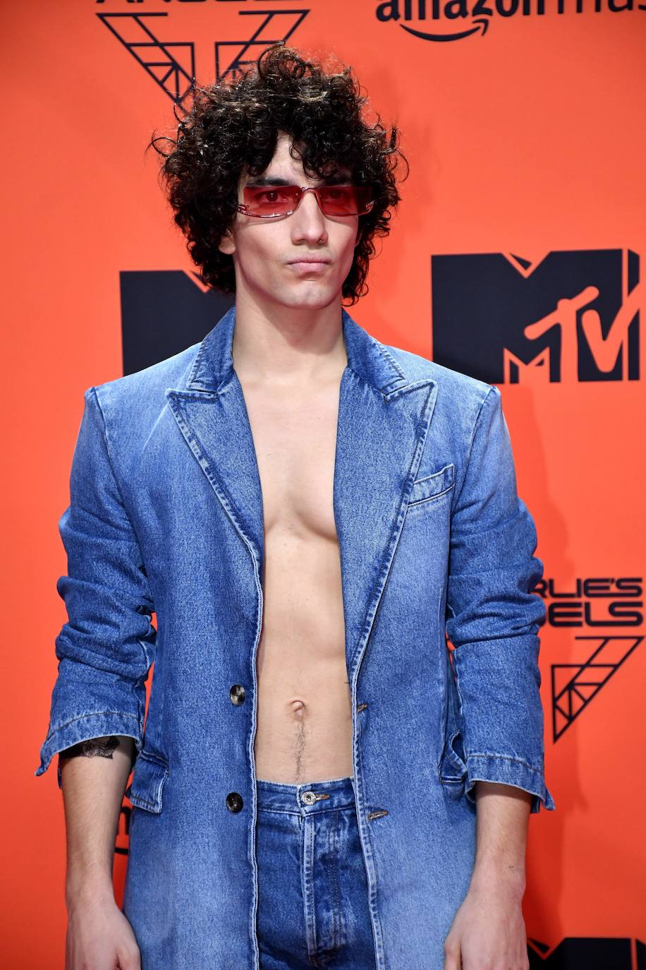 Sevilla acogió unos galardones que premiaron a la granadina Lola Índigo como Mejor Artista de España