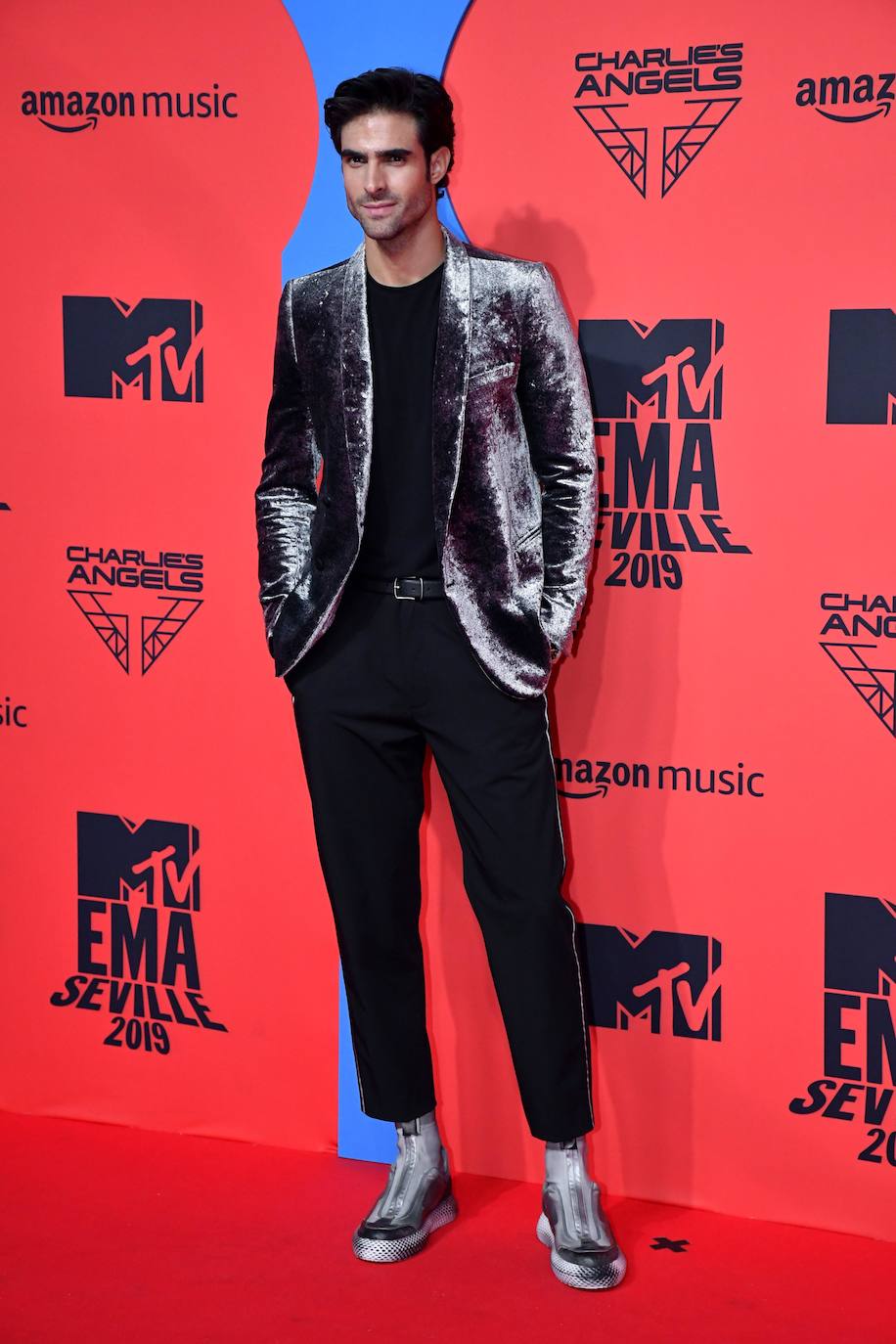 Sevilla acogió unos galardones que premiaron a la granadina Lola Índigo como Mejor Artista de España