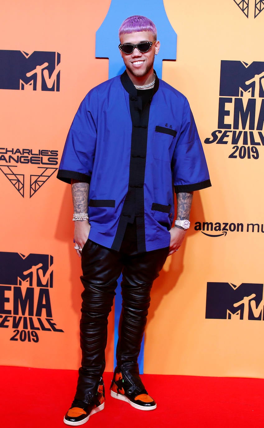 Sevilla acogió unos galardones que premiaron a la granadina Lola Índigo como Mejor Artista de España