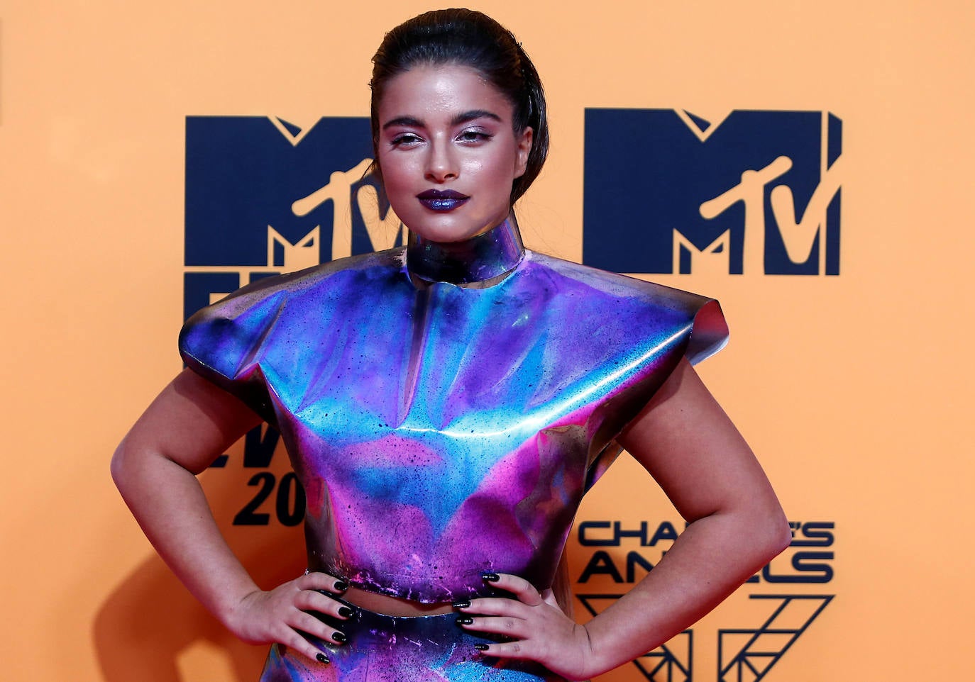 Sevilla acogió unos galardones que premiaron a la granadina Lola Índigo como Mejor Artista de España