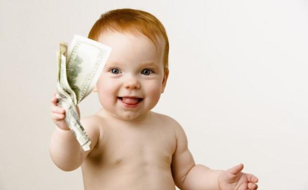 Ofertas para parejas | Las ciudades que pagan 10.000 euros por tener un hijo