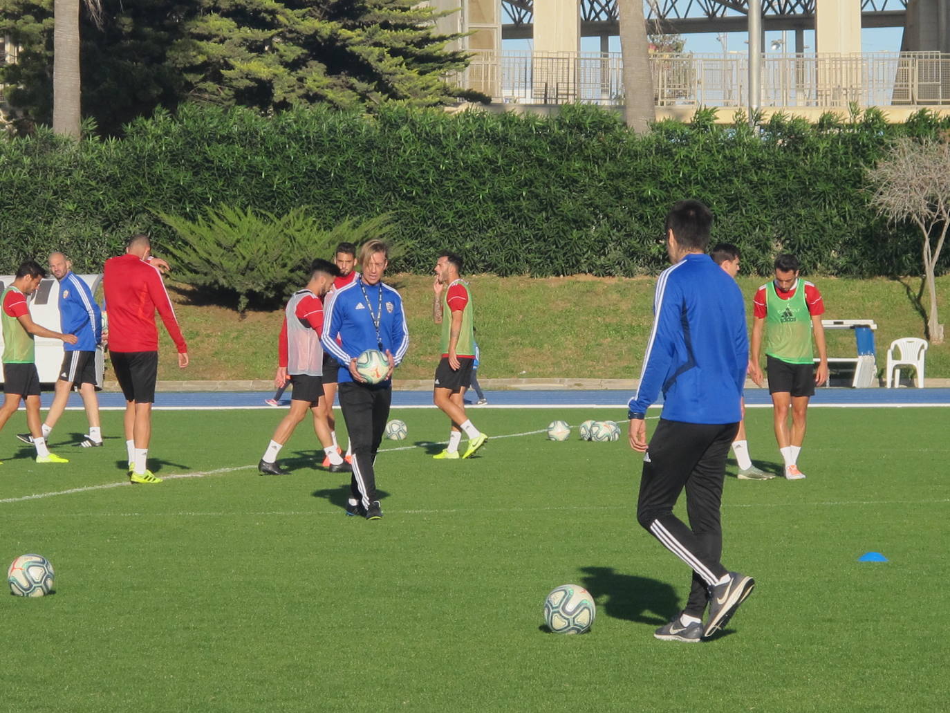El madrileño se hizo cargo de la primera plantilla y su estreno fue ante una gran expectación