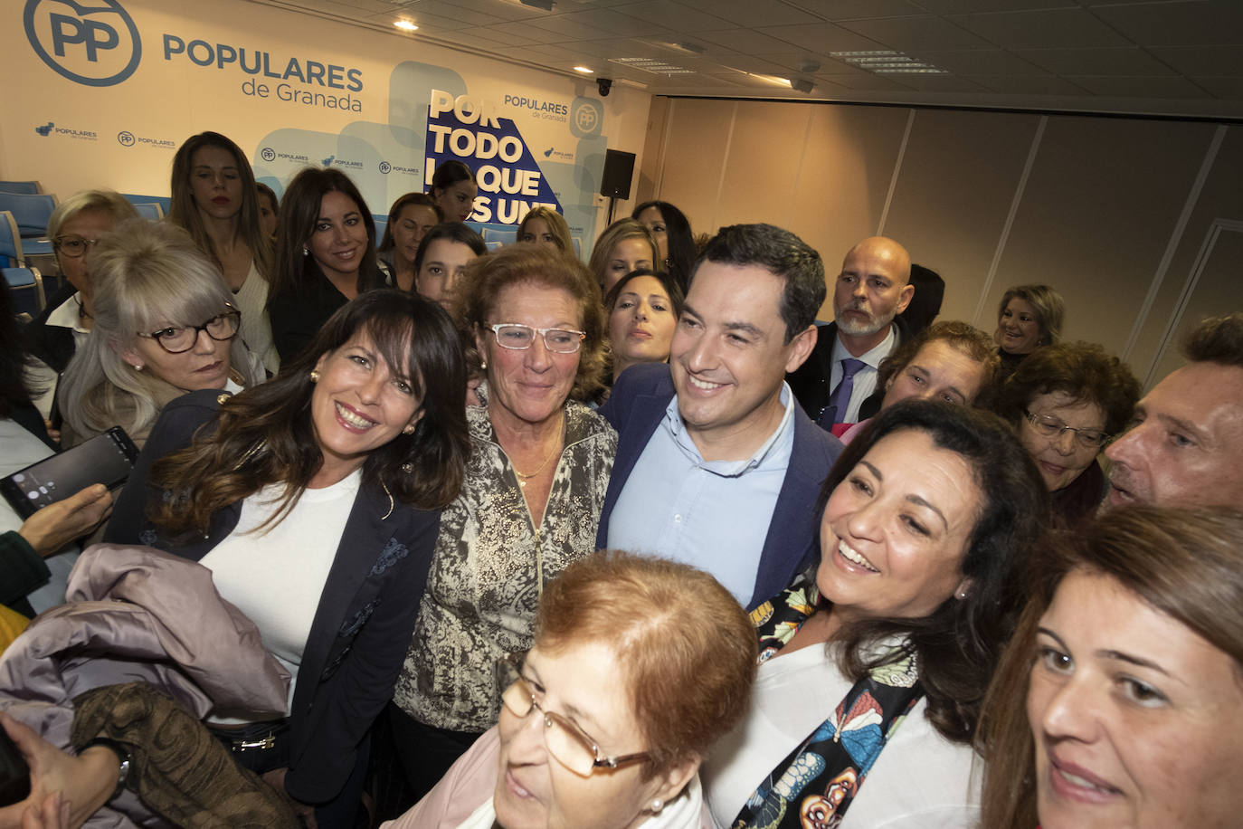 El presidente de la Junta de Andalucía y lider del PP andaluz ha confrontado las «recetas económicas» de Sánchez frente a las reformas iniciadas por el «Gobierno del cambio» en Andalucía