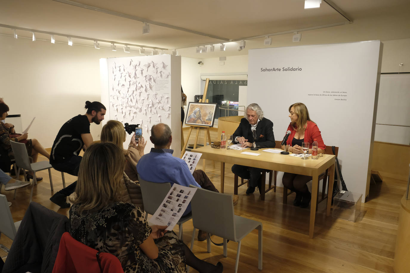 Fotos: Así fue la subasta solidaria para la Asociación de Amigos del Pueblo Saharaui