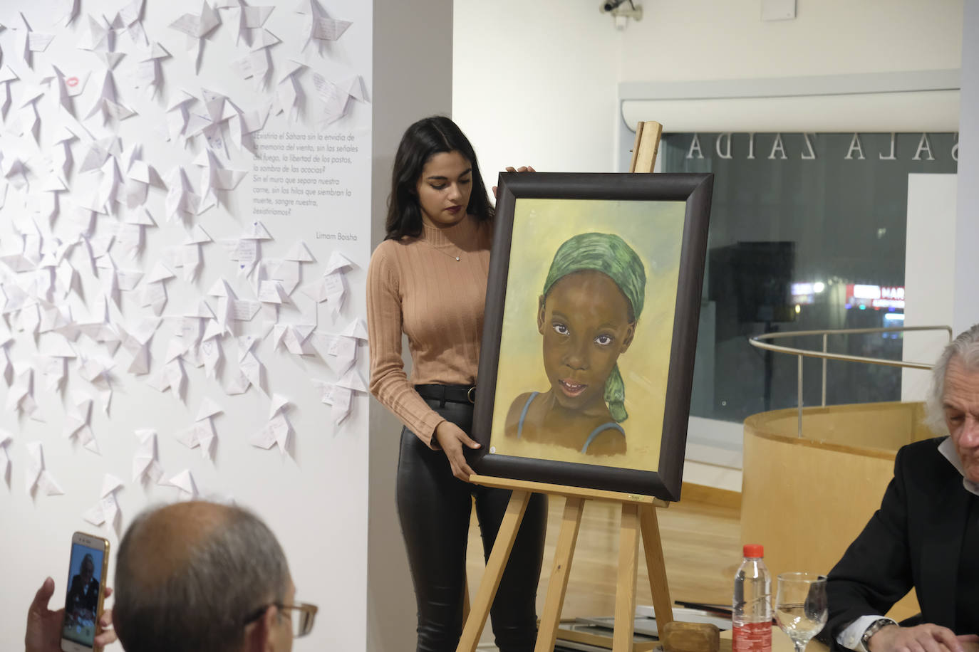 Fotos: Así fue la subasta solidaria para la Asociación de Amigos del Pueblo Saharaui