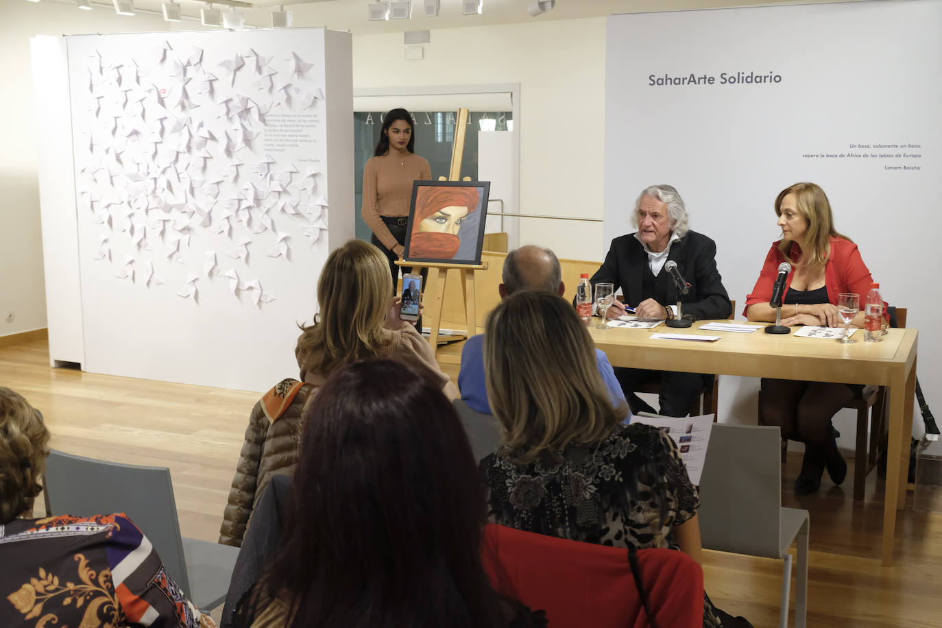 Fotos: Así fue la subasta solidaria para la Asociación de Amigos del Pueblo Saharaui