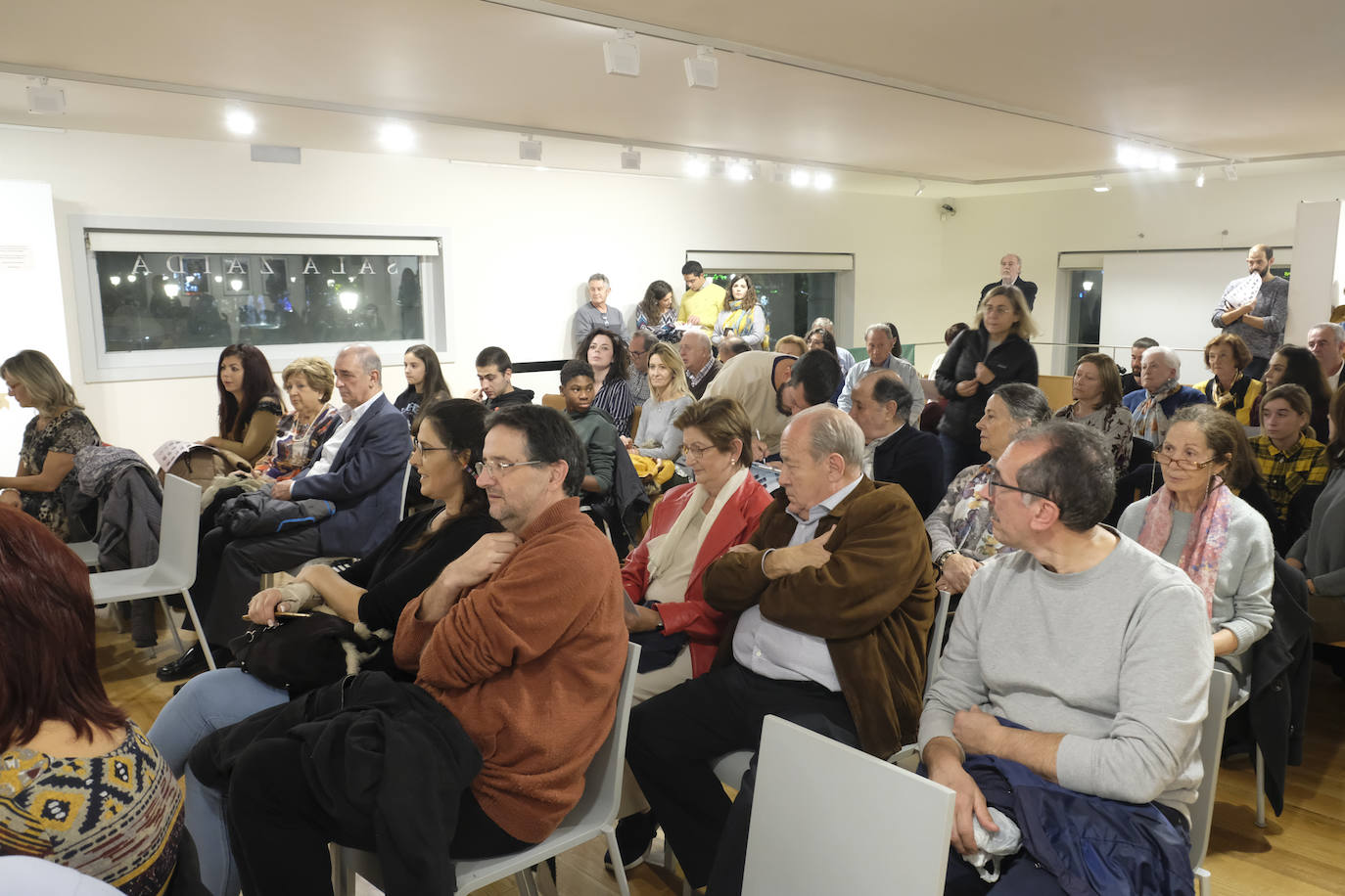 Fotos: Así fue la subasta solidaria para la Asociación de Amigos del Pueblo Saharaui