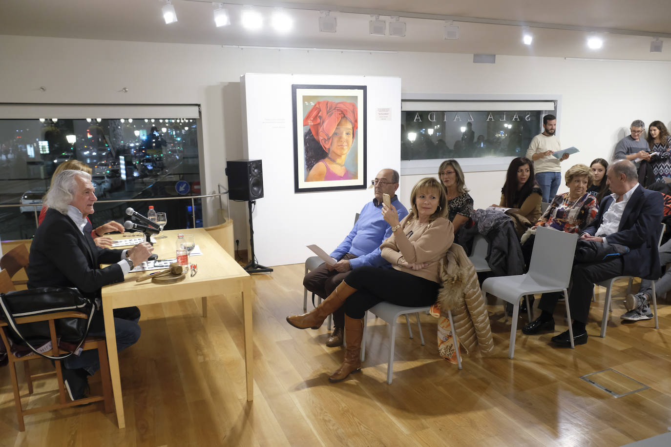 Fotos: Así fue la subasta solidaria para la Asociación de Amigos del Pueblo Saharaui