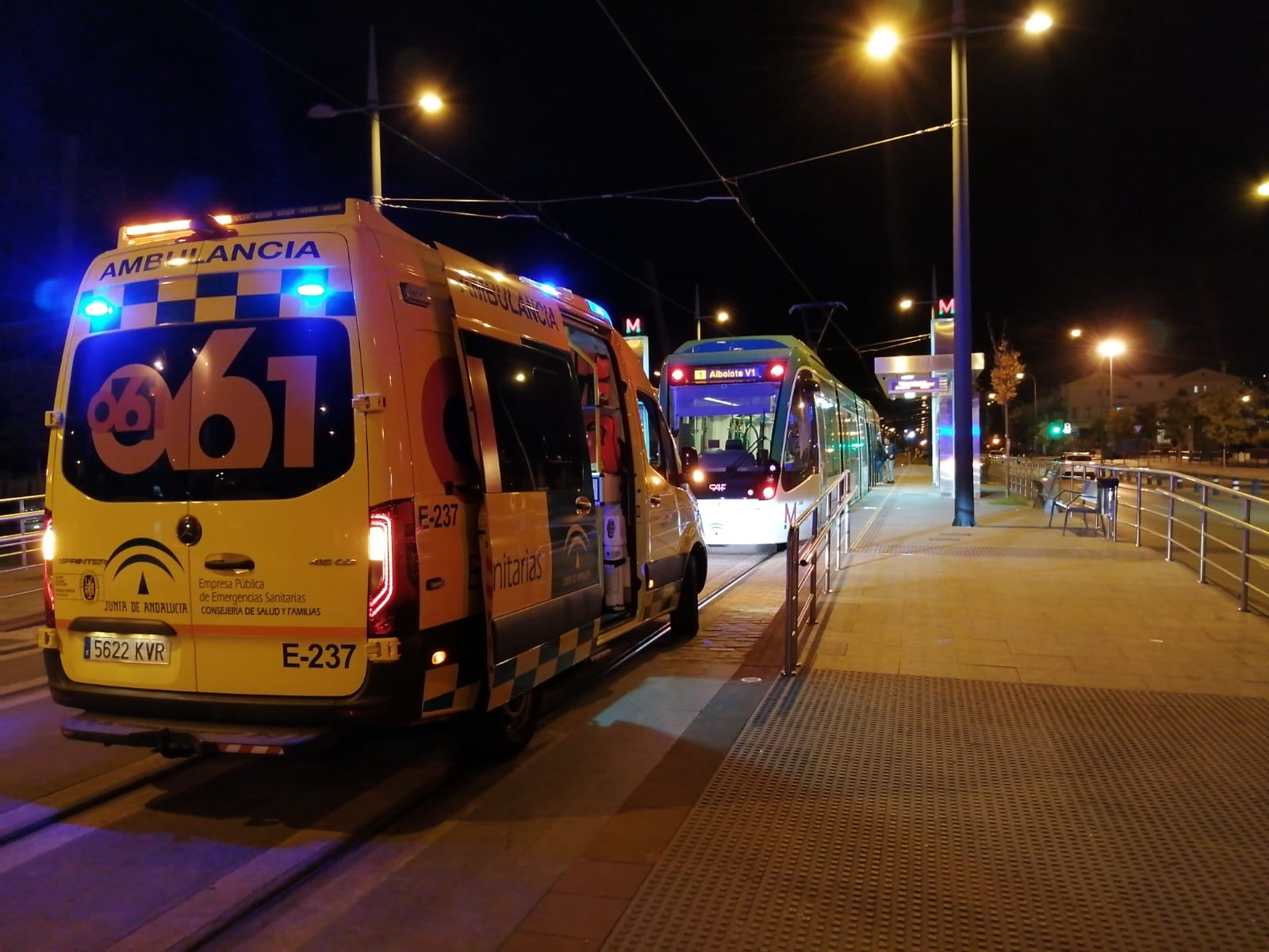 «Vote al burro»: La curiosa acción protesta que ha recorrido Motril antes del 10-N.