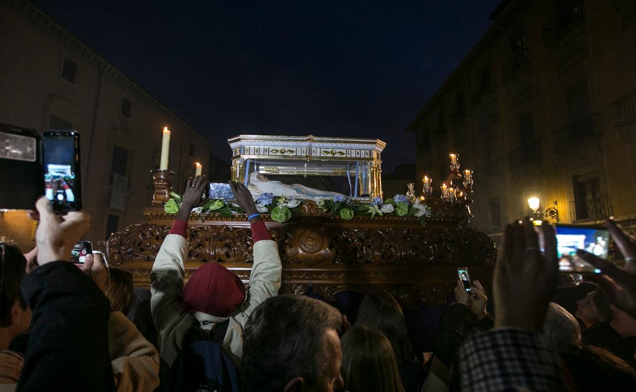 La madre Riquelme vuelve a casa