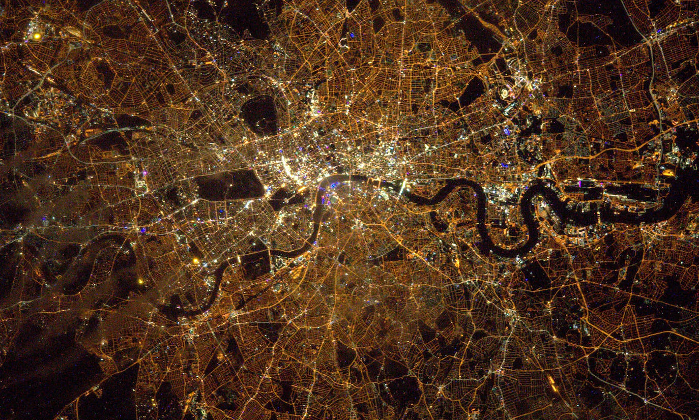8. Londres: imagen tomada por el astronauta Tim Peake desde la Estación Espacial Internacional.