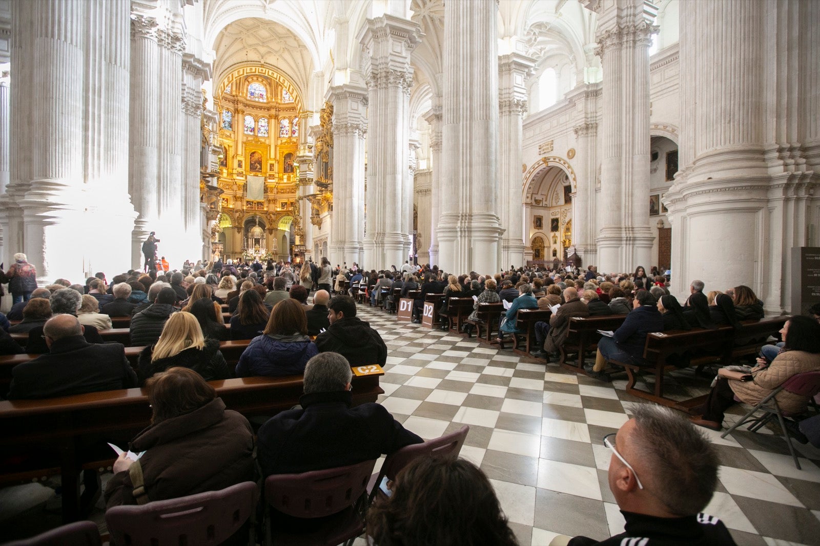 Los mejores momentos y el ambiente de lo vivido en la catedral de Granada este sábado.