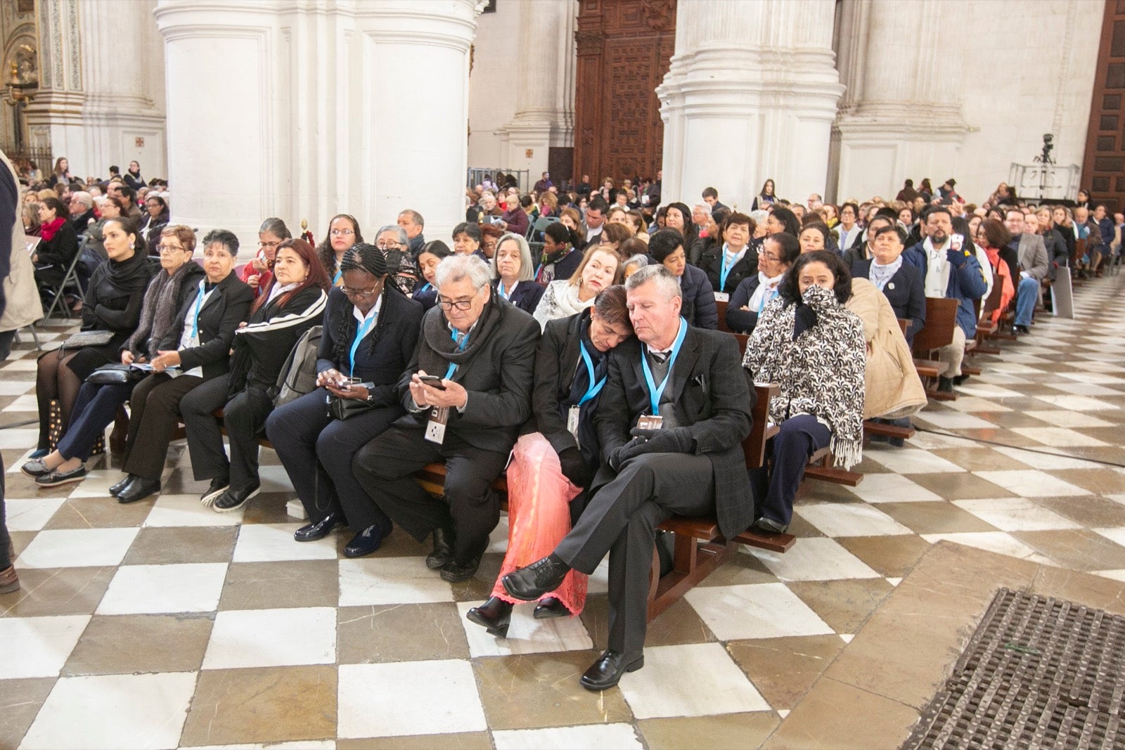 Los mejores momentos y el ambiente de lo vivido en la catedral de Granada este sábado.