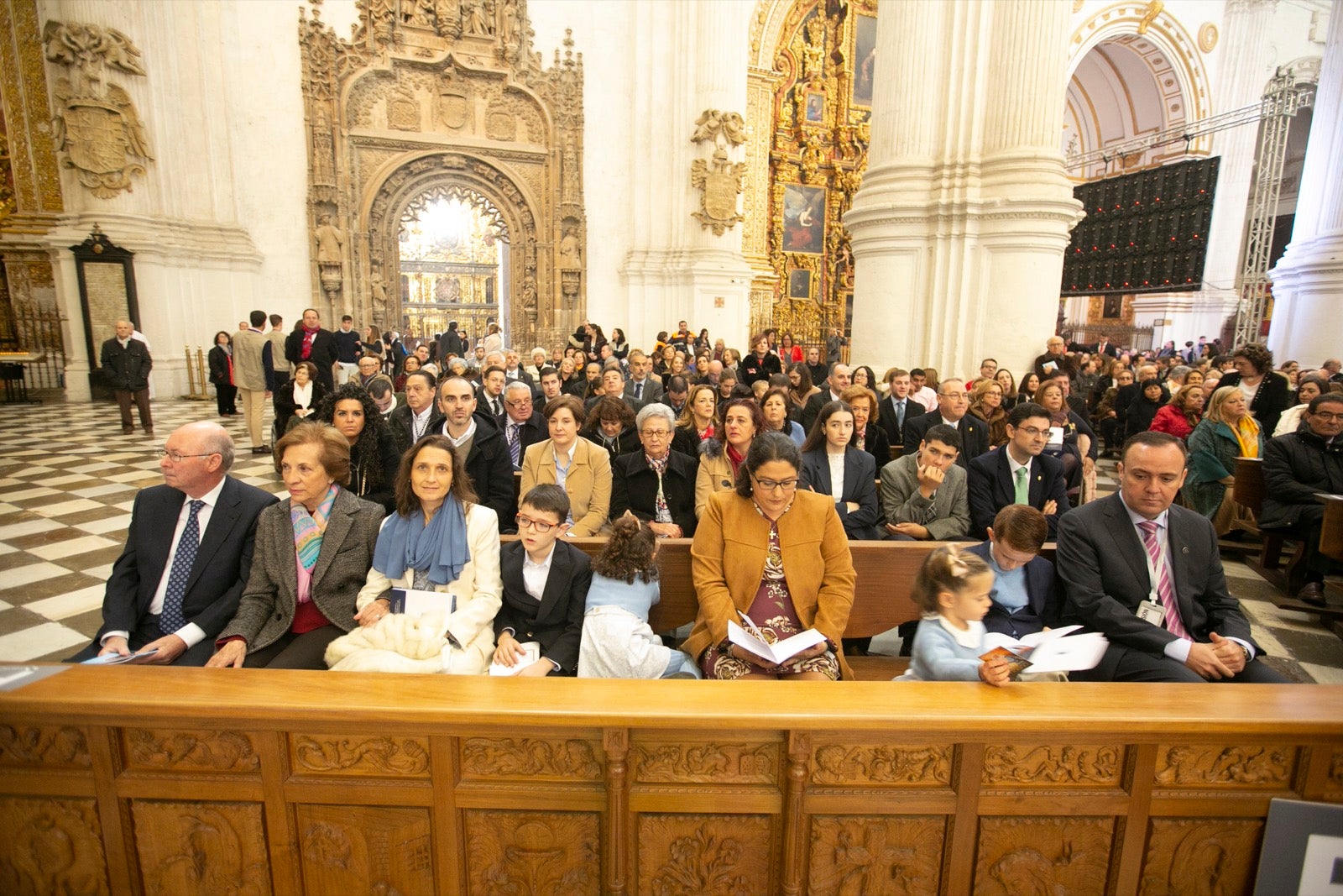 Los mejores momentos y el ambiente de lo vivido en la catedral de Granada este sábado.