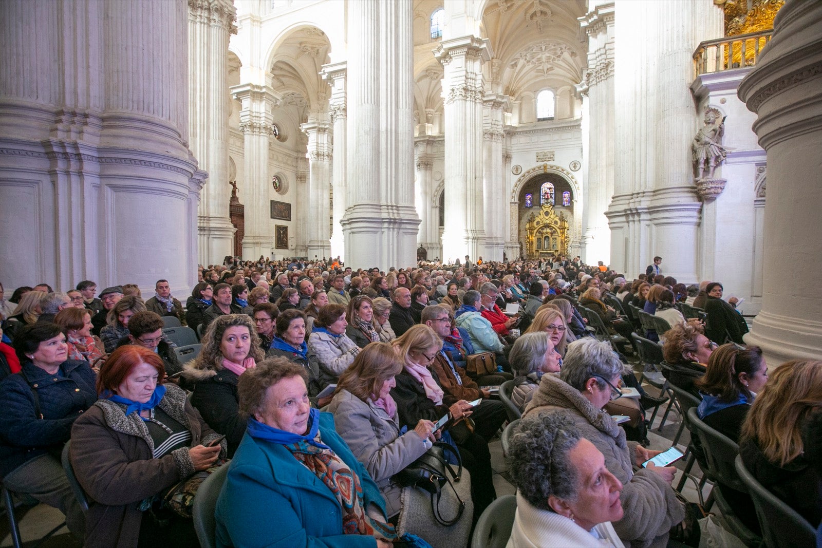 Los mejores momentos y el ambiente de lo vivido en la catedral de Granada este sábado.