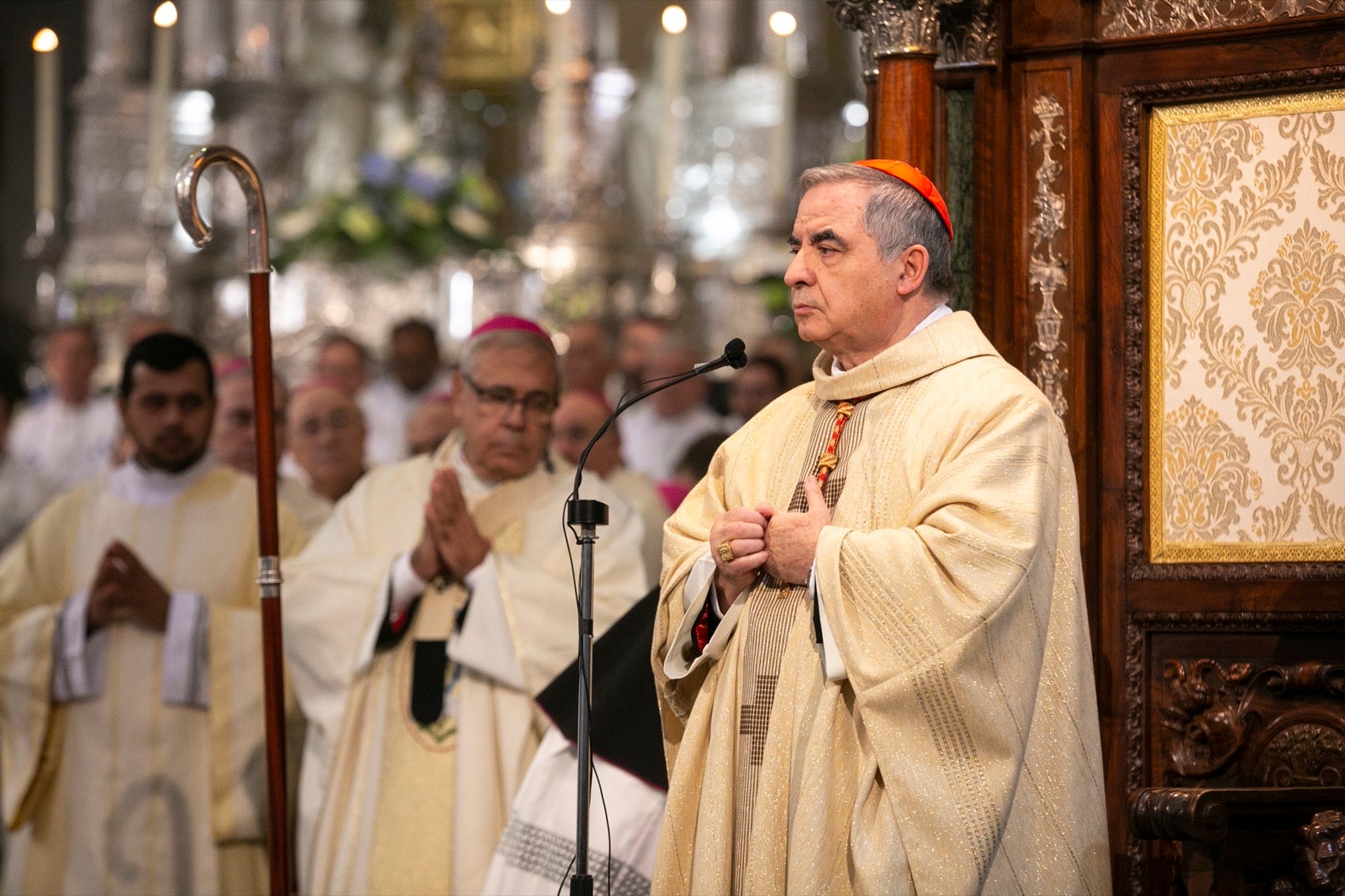 Los mejores momentos y el ambiente de lo vivido en la catedral de Granada este sábado.