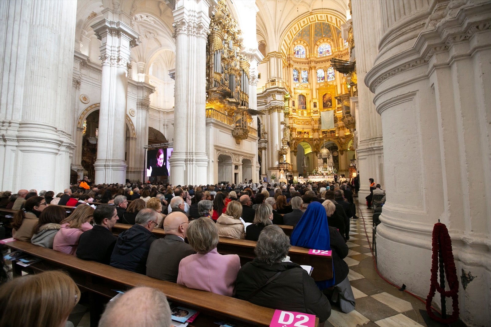 Los mejores momentos y el ambiente de lo vivido en la catedral de Granada este sábado.